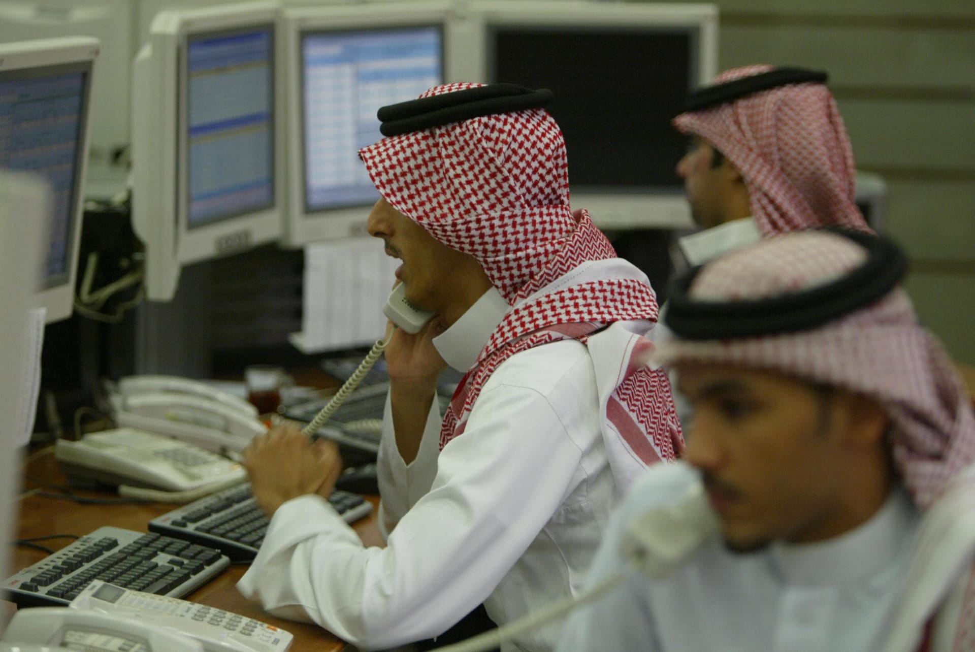 من 4 إلى 26 ألف ريال سلم أجور “السعوديين بالخارج”.. وبدلات شاملة للسكن والتعليم