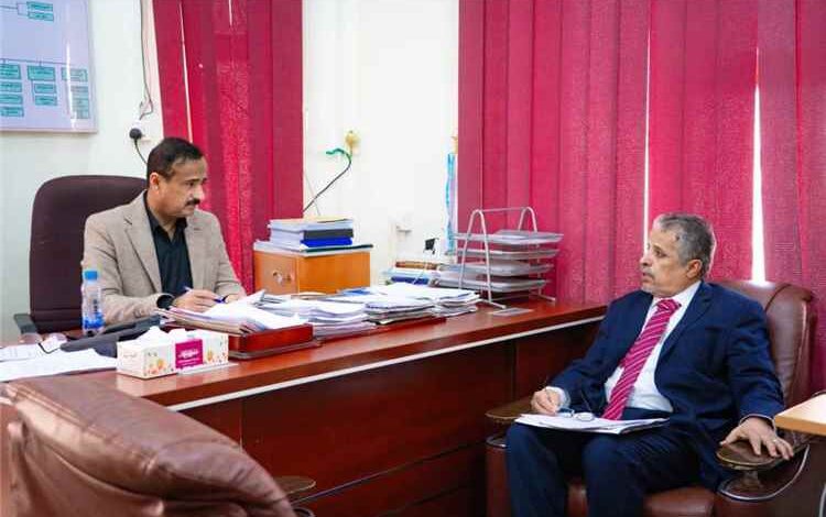 مناقشة أوضاع مديرية بيحان، وأزمة الكهرباء فيها، واحتياجاتها الخدمية
