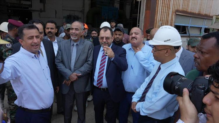 نائب رئيس مجلس القيادة الرئاسي محمود الصبيحي يزور محطة الحسوة الكهروحرارية ويشيد بجهود قيادتها