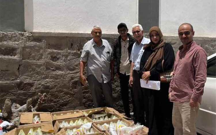 نيابة الصناعة والتجارة بعدن تتلف كميات من سائل غسيل مقلد للعلامة الأصلية