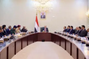هل ترتفع الأسعار؟ قراءة اقتصادية تكشف تداعيات قرار تحرير سعر الدولار الجمركي في اليمن