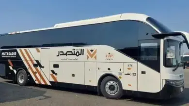 هيئة النقل تُوقف حافلة ”المتصدر” وتلوّح بسحب الترخيص