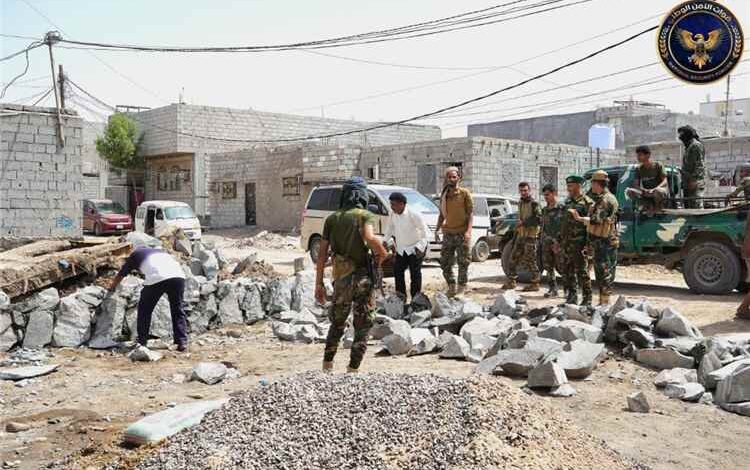 وحدة حماية الأراضي تواصل حملاتها لوقف التعديات والبناء العشوائي في الممدارة والعريش بعدن