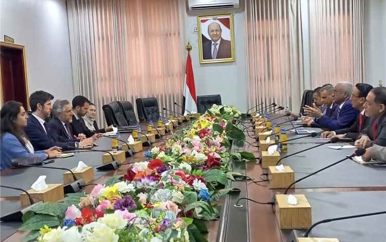 وزارة الإدارة المحلية تبحث مع بعثة الاتحاد الأوروبي سبل دعم وتمكين السلطات المحلية في اليمن