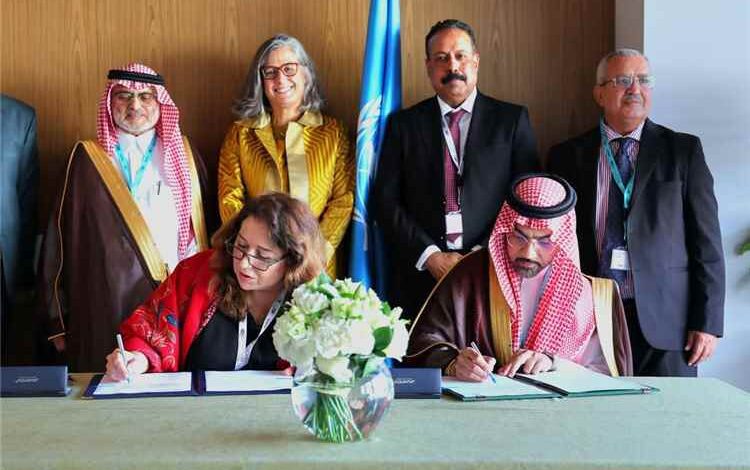 وزير الأشغال يشهد توقيع اتفاقية تمويل المرحلة الثانية من مشروع "المسكن الملائم في اليمن"