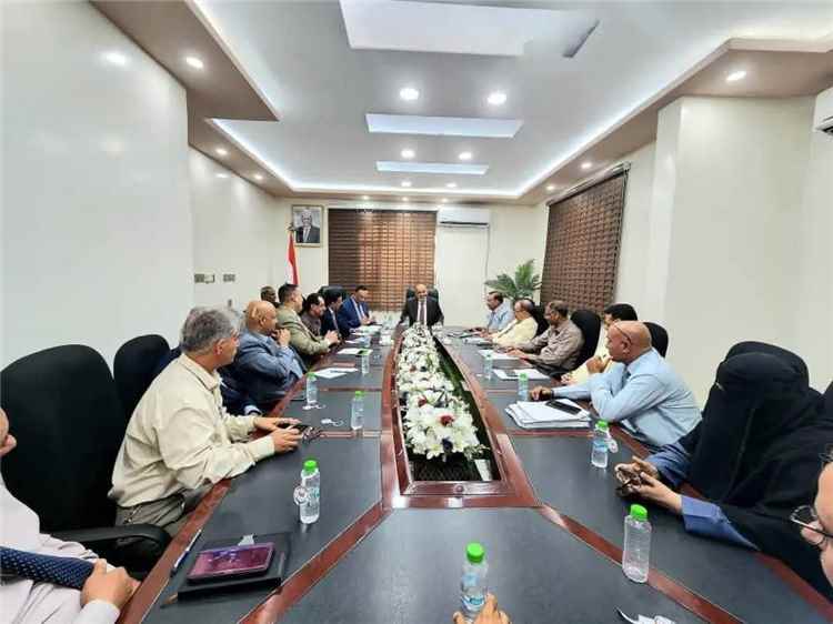 وزير المالية يطلع على مستوى سير العمل والجهود التطويرية في مصلحة الجمارك