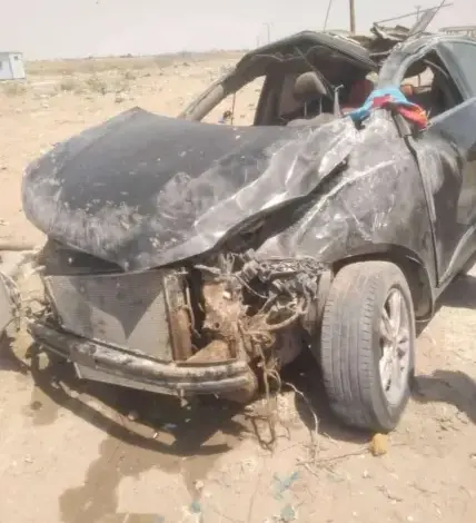 وفاة شخص وإصابة ناشط بجروح خطيرة في انقلاب مركبة على طريق عدن - لحج