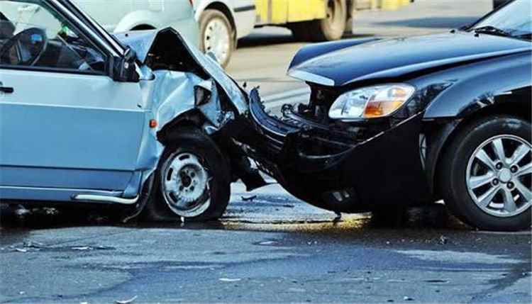وفاة شخصين وإصابة 4 آخرين في 11 حادثاً مرورياً بالمحافظات المحررة