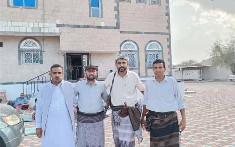 وفود قبائل أبين تفي بواجب العزاء في منزل الرئيس هادي بالوضيع