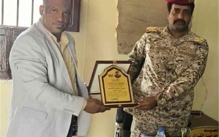 مدير الصحة ببروم ميفع يكرم قائد لواء بارشيد وفاء وعرفان لجهوده ودعمه للمجال الصحي بالمديرية .