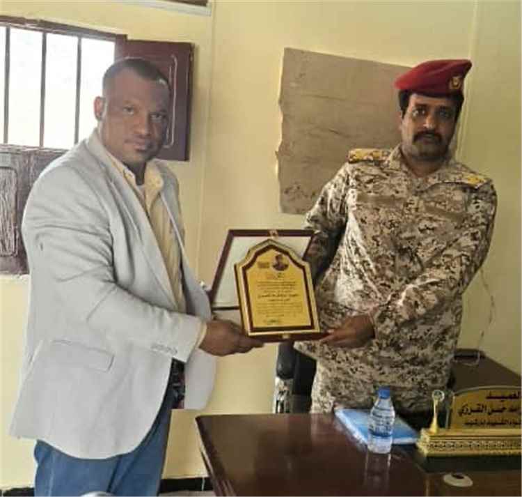 مدير الصحة ببروم ميفع يكرم قائد لواء بارشيد وفاء وعرفان لجهوده ودعمه للمجال الصحي بالمديرية .