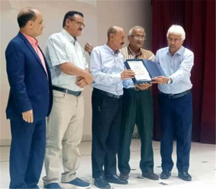 تكريم الدكتور عادل الحوشبي مدير عام مكتب السياحة سابقاً بعدن عرفاناً بجهوده ودوره في النهوض بالقطاع السياحي