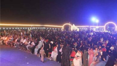 آلاف المحتفلين يحيون أمسية عيدية كبيرة في المخا بمشاركة فنانين يمنيين