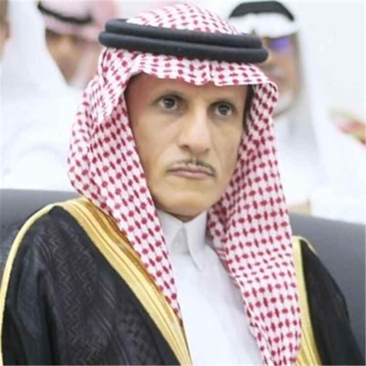أحمد الفيفي يطرح تساؤلًا بشأن المسيئين للسعودية العاملين داخل أراضيها
