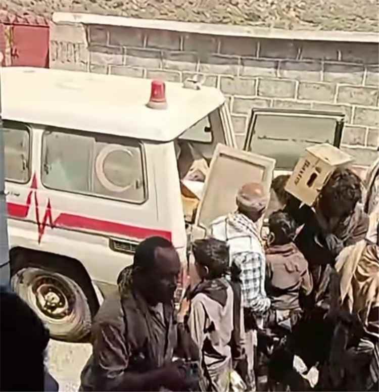 أمين عام محلي المضاربة ومدير الصحة يتفقدان مركز السدير الصحي ويقدمان دعماً طبياً لإعادة تفعيل خدماته