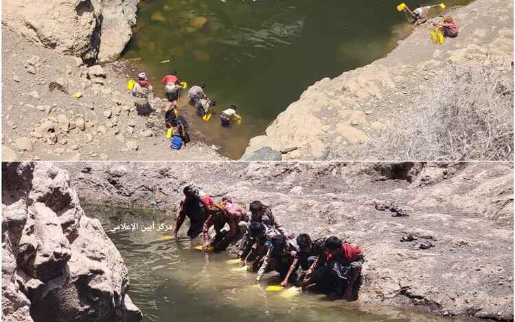 أهالي منطقة ”الفرع آل باقيناش” بوضيع أبين يشربون من برك الأمطار الملوثة .. فمن ينقذهم من العطش ..؟