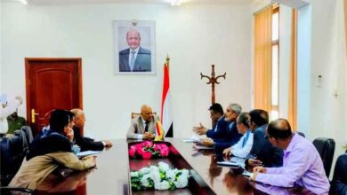 اجتماع برئاسة المحافظ شمسان يقر تشكيل لجنة لوضع ضوابط لتنظيم الأسواق بتعز