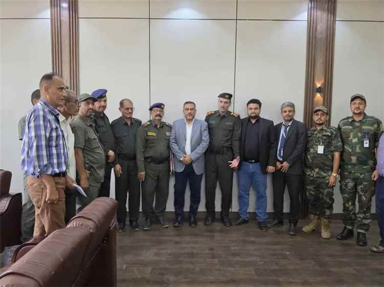 اجراء مراسم الاستلام والتسليم بين قيادة أمن مطار عدن الدولي الخلف والسلف