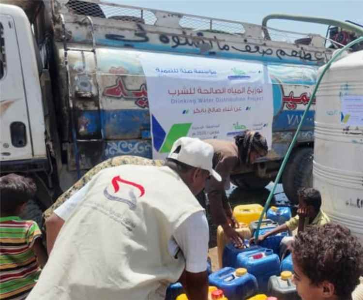 اختتام مشروع لتوزيع 480 وايت مياه في حيس والخوخة بمحافظة الحديدة