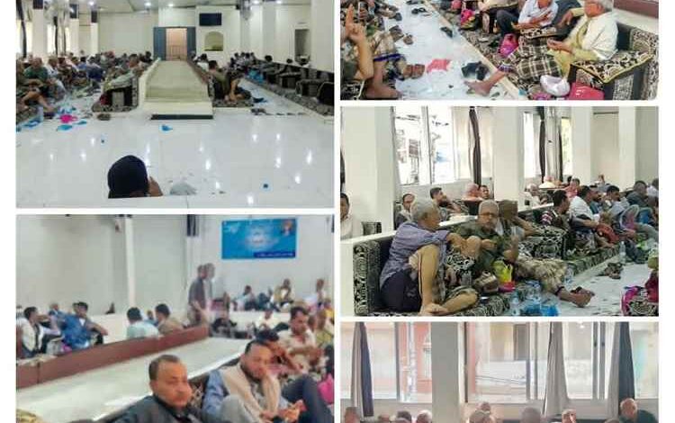 اشتراكي تعز يستقبل المعزين برحيل فقيد الوطن والحزب المناضل الكبير أنيس حسن يحيى