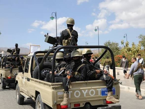 اعتقالات حوثية واسعة في صنعاء تدفع ضباطًا أمنيين إلى الفرار نحو مأرب