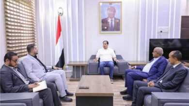 البكري يبحث مع شركة بحار الشرق إمكانية عرض مباريات كأس العالم عبر شاشات عملاقة في عدن