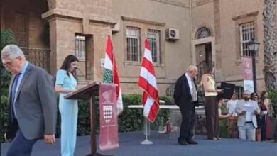 الجامعة الأمريكية في بيروت تعلن منح الباحث اليمني عبدالله الوزير العولقي جائزة غسان الرشاش الأكاديمية.