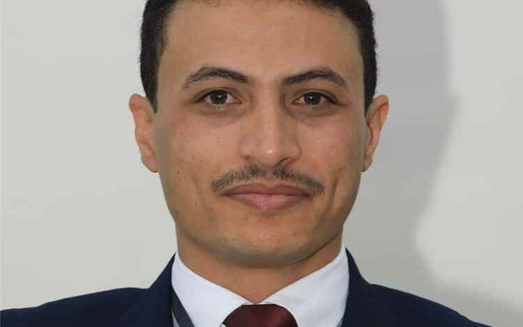 الجبرني: الحوثيون لا يعانون من أزمة مالية بل إعادة توجيه للموارد استعداداً للحرب