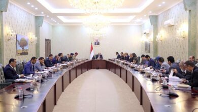 الحكومة اليمنية تقر ضوابط جديدة لتنظيم سفر الوفود الرسمية والمشاركات الخارجية