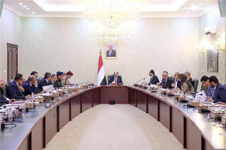 الحكومة تراهن على المعالجات المالية والخدمية