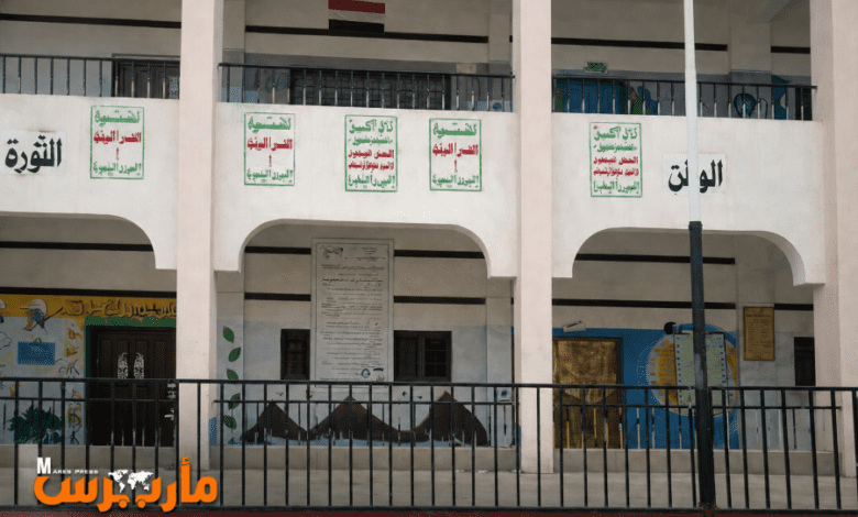 الحوثيون يفرضون ترديد شعاراتهم الطائفية في مدارس البنات بإب ويهددون الطالبات الرافضات بالفصل.