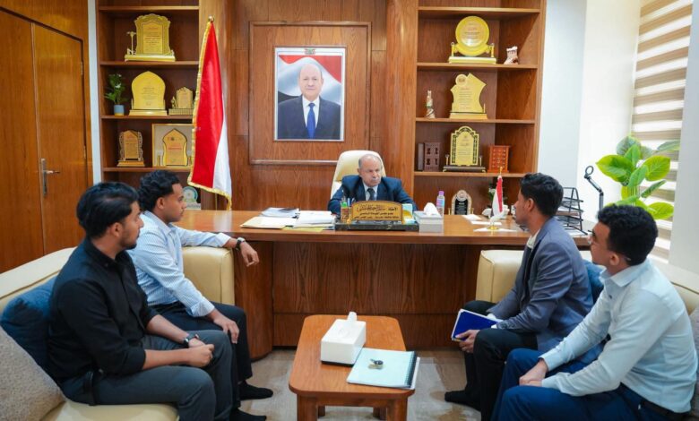 الخنبشي يؤكد دعم تأهيل الشباب وتمكينهم من المشاركة في صنع القرار