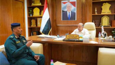 الخنبشي يشيد بجهود مكافحة المخدرات بساحل حضرموت ويؤكد دعم تعزيز قدرات الإدارة