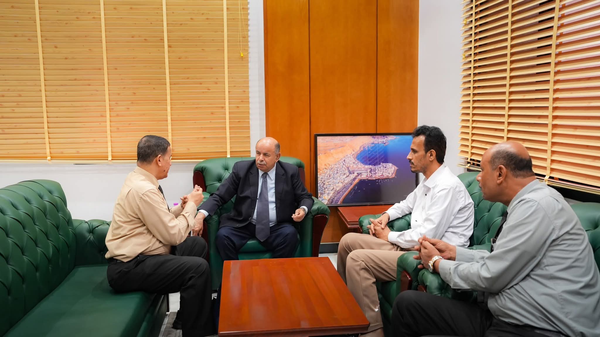 الخنبشي يناقش تموين الغاز المنزلي بحضرموت ويؤكد ضرورة انتظام الإمدادات