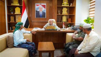 الخنبشي يناقش جهود تعزيز استقرار خدمة الكهرباء وتأمين احتياجات محطات التوليد بالمحافظة