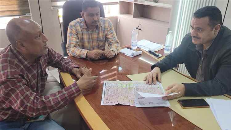 الداؤودي: حريصون على معالجة مشكلة طفح مياه الصرف الصحي في كورنيش كود النمر بالبريقة