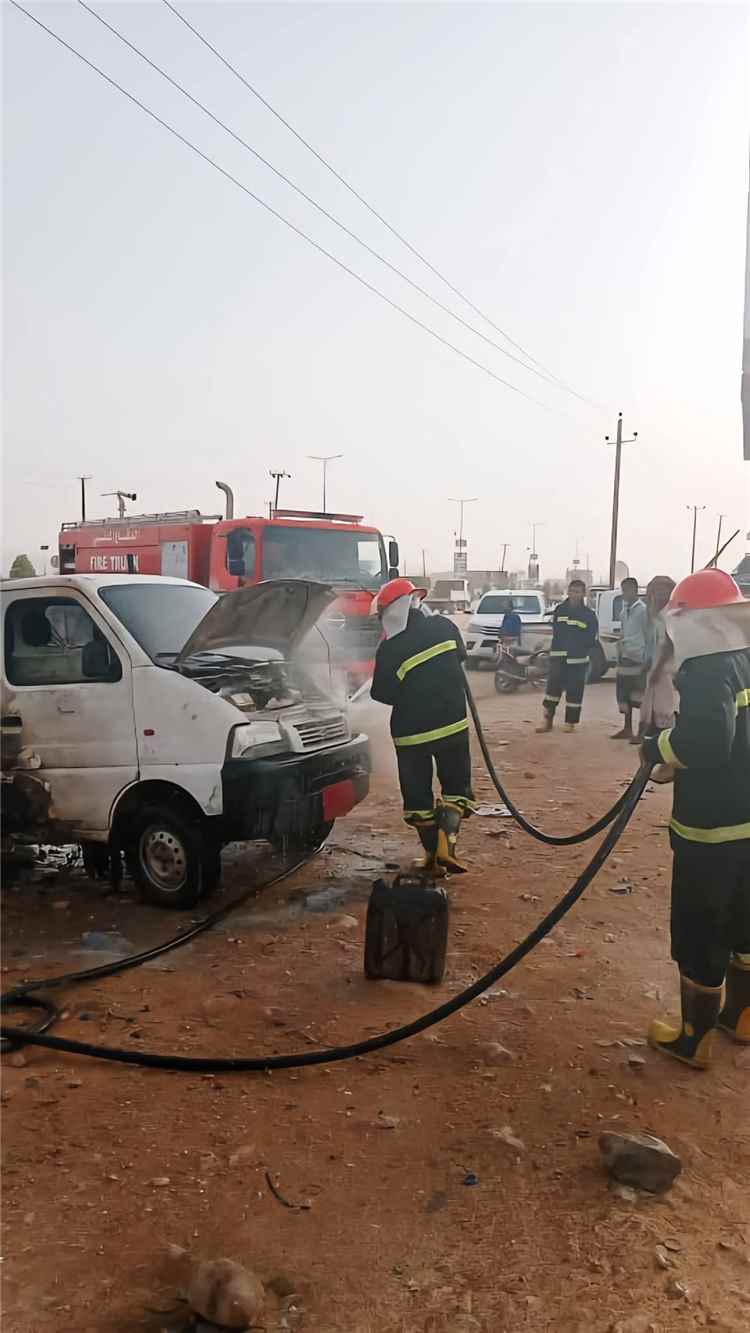الدفاع المدني في عتق يخمد حريقاً في "دباب" ويشيد بفزعة أصحاب المحلات المجاورة
