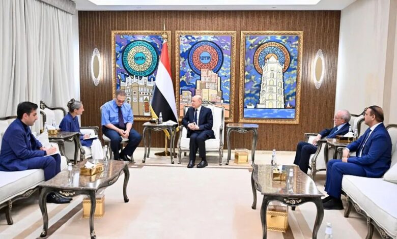 الرئاسي اليمني يدعو الأوروبيين لفرض عقوبات على الحوثيين
