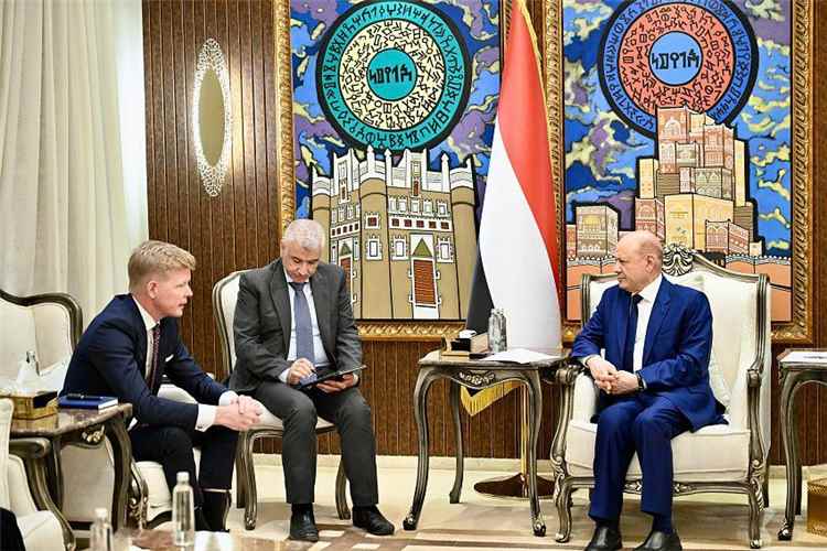 الرئيس العليمي للمبعوث الأممي: السلام لا يتحقق بتقاسم السلطة مع مليشيا الحوثيين بل باستعادة مؤسسات الدولة
