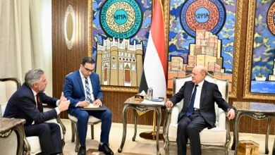 الرئيس العليمي يشترط نزع سلاح المليشيات ويؤكد: تحقيق السلام لا يكون بوقف إطلاق النار فقط