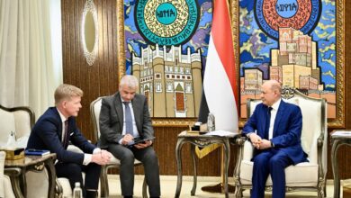الرئيس اليمني يصارح المبعوث الأممي: لن نتقاسم السلطة مع الحوثيين والسلام يبدأ بإنهاء المشروع الإيراني في البلاد