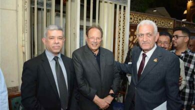 الرئيس علي ناصر محمد يشارك في استقبال المعزّين بمجلس تأبين المناضل الكبير أنيس حسن يحيى