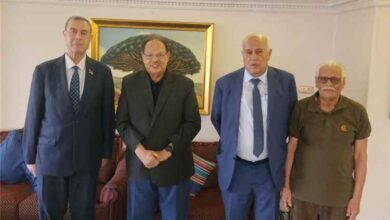 الرئيس علي ناصر محمد يلتقي المناضل الفريق جبريل الرجوب والسفير دياب اللوح ويبحثان تطورات القضية الفلسطينية والأزمة اليمنية