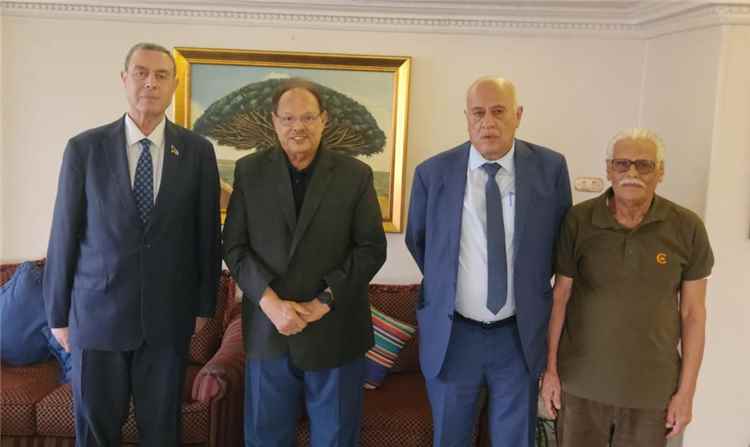 الرئيس علي ناصر محمد يلتقي المناضل الفريق جبريل الرجوب والسفير دياب اللوح ويبحثان تطورات القضية الفلسطينية والأزمة اليمنية