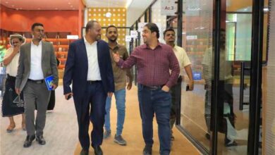 الشيخ العكبري يزور مؤسسة حضرموت تنمية بشرية ويطلع على أنشطتها وبرامجها التعليمية