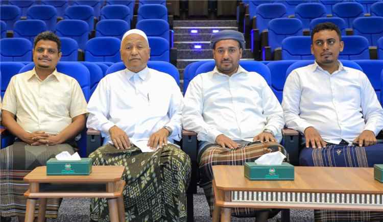 الشيخ العكبري يزور مجموعة المحضار ويشيد بإسهاماتها التنموية والتعليمية