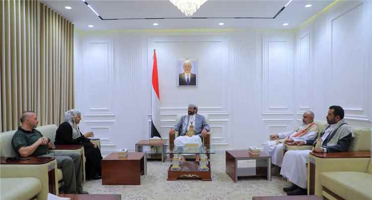 العرادة يلتقي فريق مكتب المبعوث الأممي ويؤكد دعم الجهود الأممية لإنجاح تنفيذ اتفاق إطلاق سراح المحتجزين