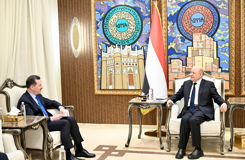 العليمي يشيد بالموقف التركي ويحذر من هشاشة أي تهدئة لا تعالج دور إيران ووكلائها