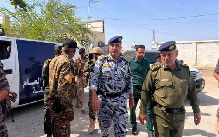 العميد الجابري يتفقد أمن غيل باوزير ويؤكد استقرار الأوضاع الأمنية بمحيط مطار الريان