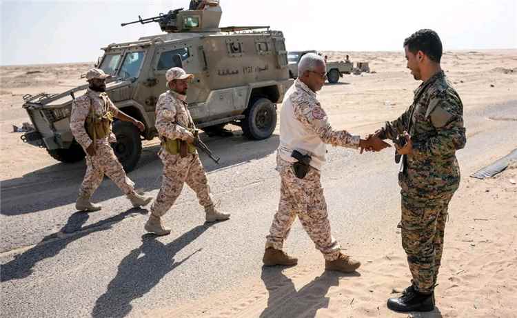 الفريق الأمني بمكتب القائد المحرّمي يتفقد النقاط الأمنية على امتداد الشريط الساحلي بين عدن وباب المندب